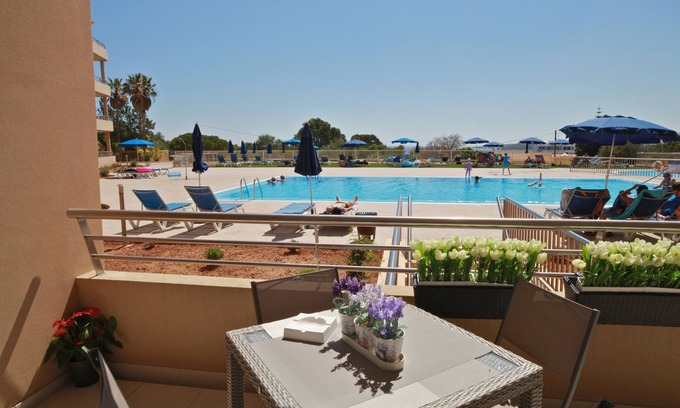 Areias de Sao Joao Apartment | A haven of peace facing the ocean. Free WiFi, free secure parking, .