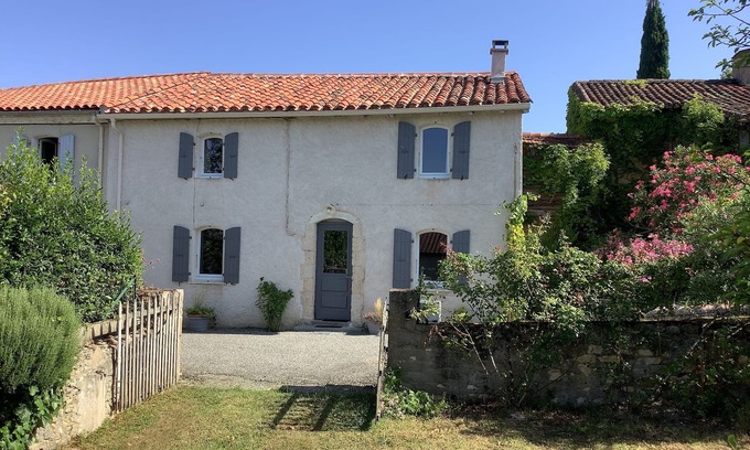 Saint-Arailles House | A haven of peace in the heart of a historic place with enclosed garden