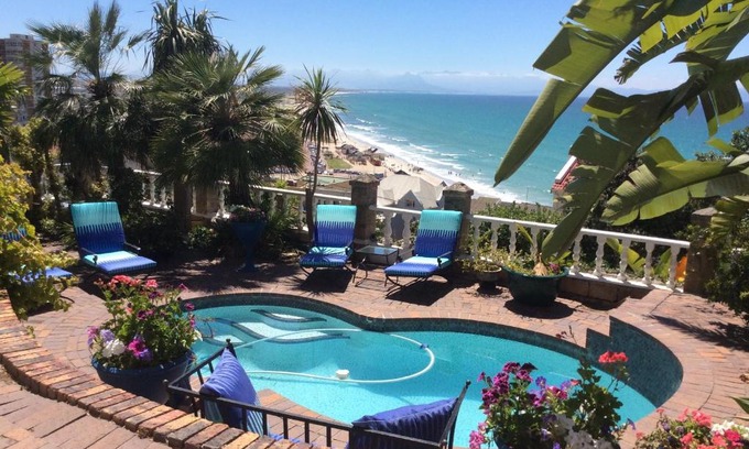 Redhill Apartment | A Heavenly View