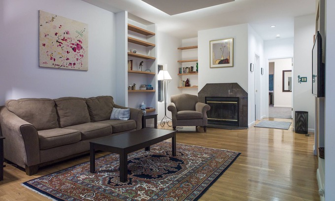 Old Town Triangle House | A home away from home!