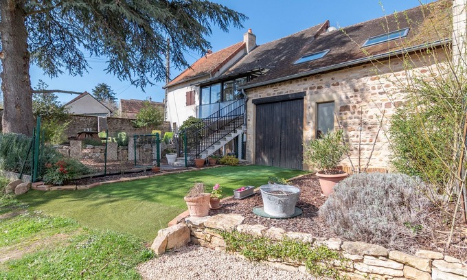 Collonge-en-Charollais House | A l'Ombre du Cèdre - Grand Jardin