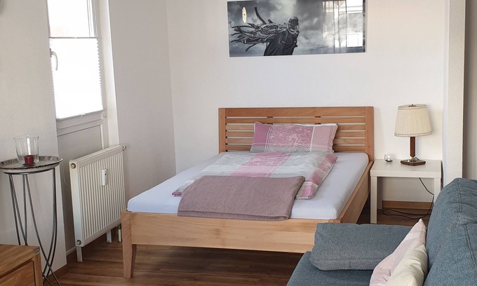 Bruhl-Guterbahnhof Apartment | A large, comfortable double bed (1.40 m) completes the offer.