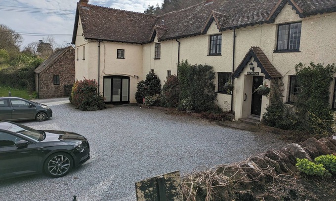 Fiddington House | A large country residence on the edge of the beautiful Quantock hills