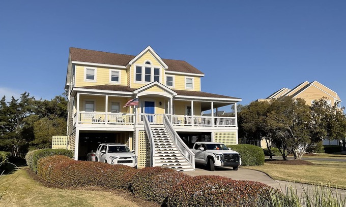 Manteo House | A large, spacious, dog friendly, home located in gated Pirates Cove Marina.