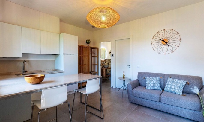Marina di Carrara Apartment | A love nest between sea and marble. Shabby chic atmospheres and the scent of saltiness.