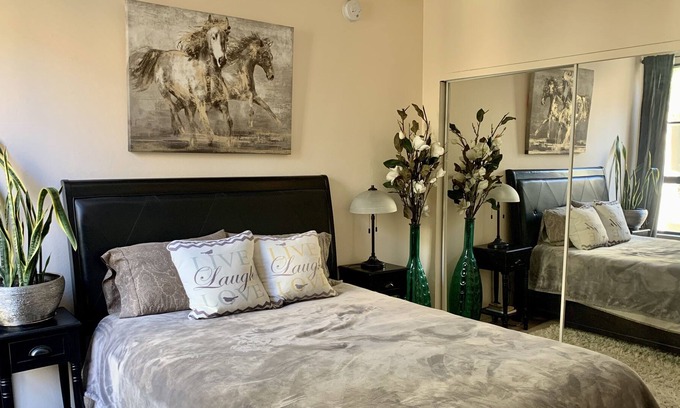 La Brea House | A lovely room with a private bathroom by the Grove