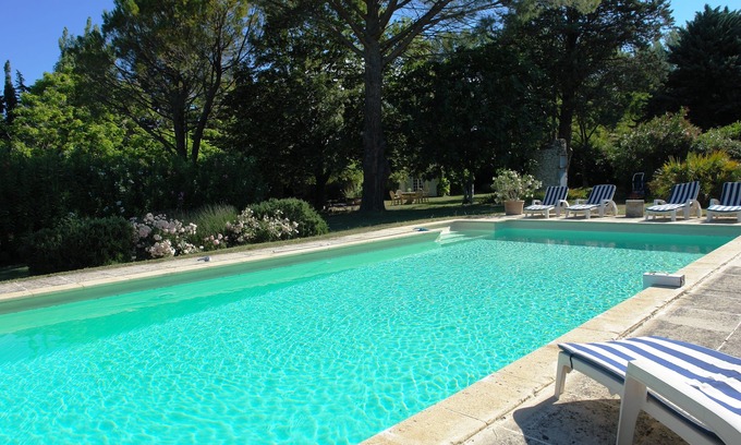 Eygalieres House | A lush garden near one of Provence's most beautiful villages