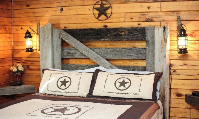Davisville Cabin | A Luxury King Suite Cabin in the Ozarks