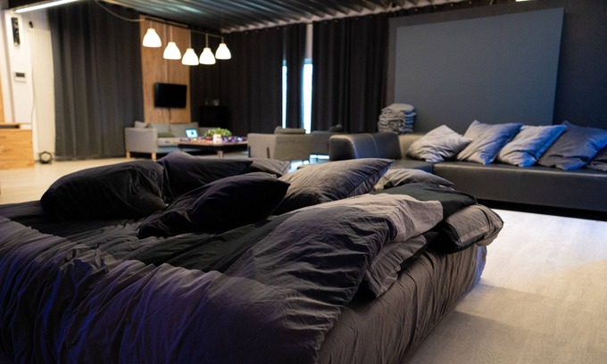 Den Dam Apartment | A luxury loft in Antwerp with more than 2500 square feet open space!