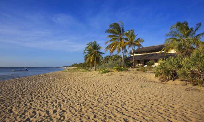 Lamu House | A luxury private beach villa and a pool with a staff just for you!