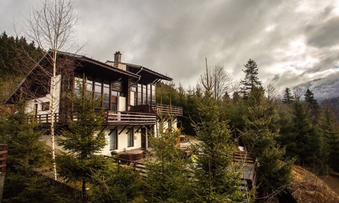 Azuga Villa | A luxury villa on the edge of Transylvania