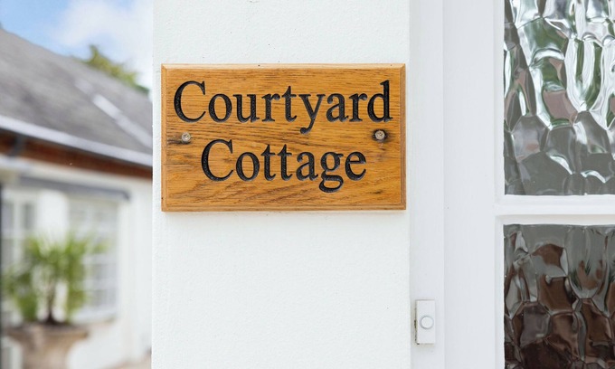 Lyminster House | A modern 2 bedroom cottage located close to Arundel and Littlehampton