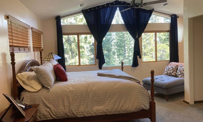 Idaho Springs House | A newly remodeled, spacious home for your mountain getaway!