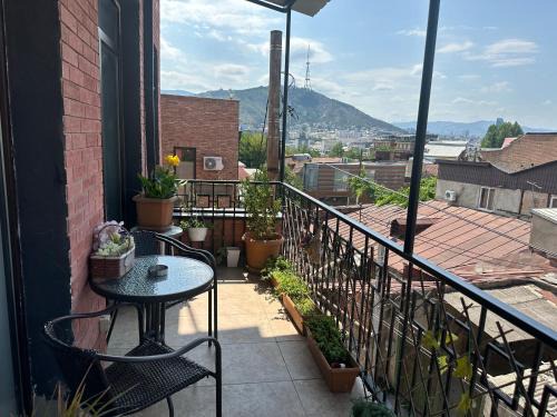 Avlabari Apartment | A p a r t m e n t AnnaMari O l d T b i l i s i