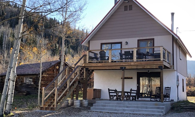 Mesa Cabin | A peaceful mountain retreat with rustic charm 1/2 mile from ski and bike resort