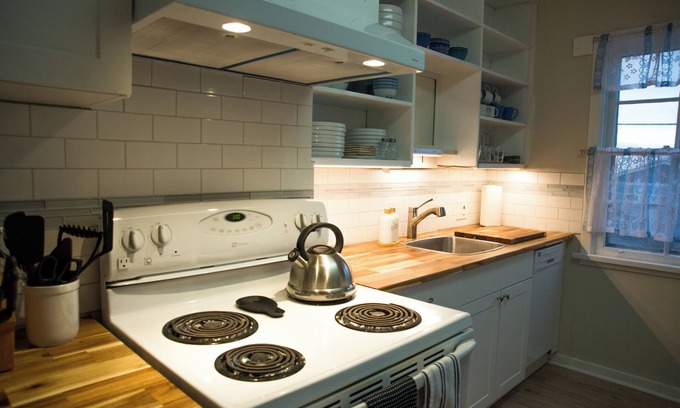 City Centre Cottage | A peaceful rest and charming stay await at our renovated 2-bedroom cottage.