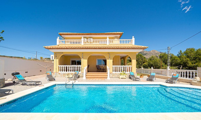 Busot Villa | A Perect Spanish Villa sleeps 8 with a Private Pool and Garden