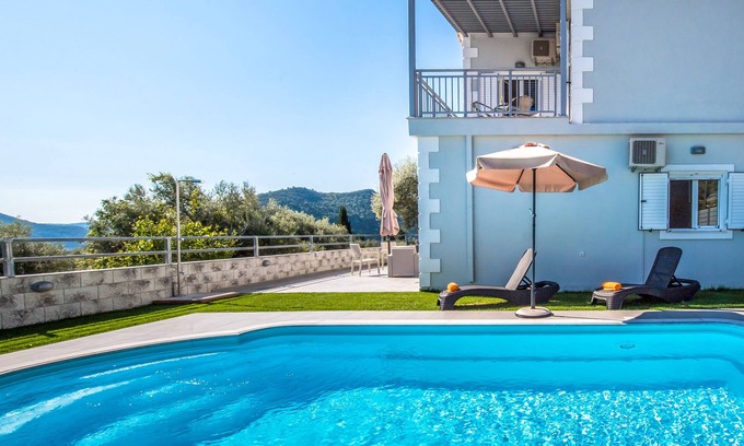 Nidri House | A PERFECT VILLA WITH POOL AND SEA VIEWS IDEAL FOR FAMILIES IN NIDRI, LEFKADA