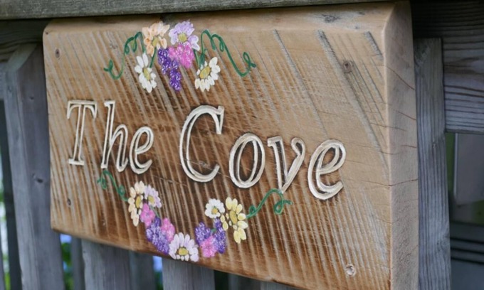 Whitestone Cabin | A Pet friendly, Cozy cabin for a relaxed stay.