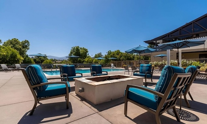 San Diego Country Estates Hotel | A Place You'll Surely Enjoy! 2 Relaxing Units, Free Parking, Full Kitchen!