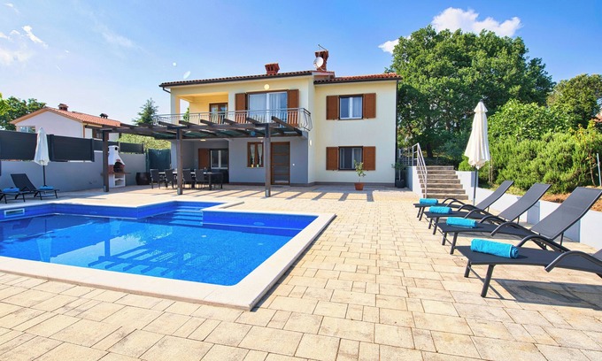 Kapelica Villa | A private and fenced pool villa near the sea
