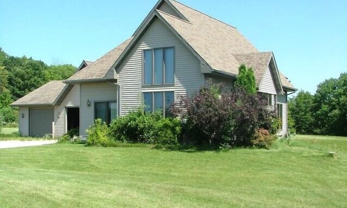 Elkhart Lake House | A private, peaceful country home near Elkhart Lake