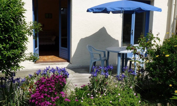 Pleumeur-Bodou Apartment | A quiet country spot near the seaside