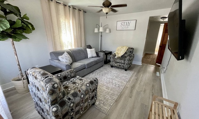 Sioux Falls House | A Ray of Sunshine- A 2 Bedroom Home near The Denny, Downtown, and I-29