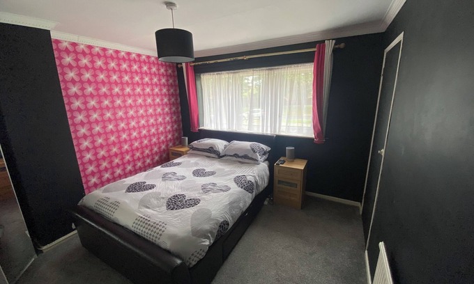 Crawley House | A real homely home close to Gatwick and the South East of England.