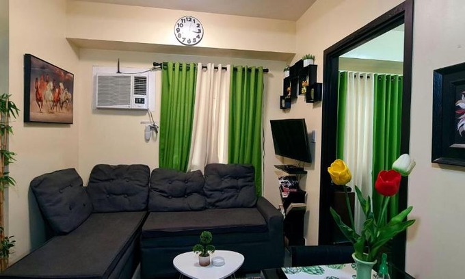 San Joaquin Apartment | A Refreshing Condo Unit Near BGC, Ortigas & Makati with NETFLIX and WiFi