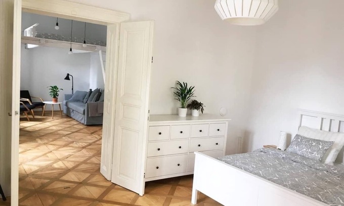 Mala Strana Condo | A renovated old-fashioned apartment full of light 5 min from the Charles Bridge.