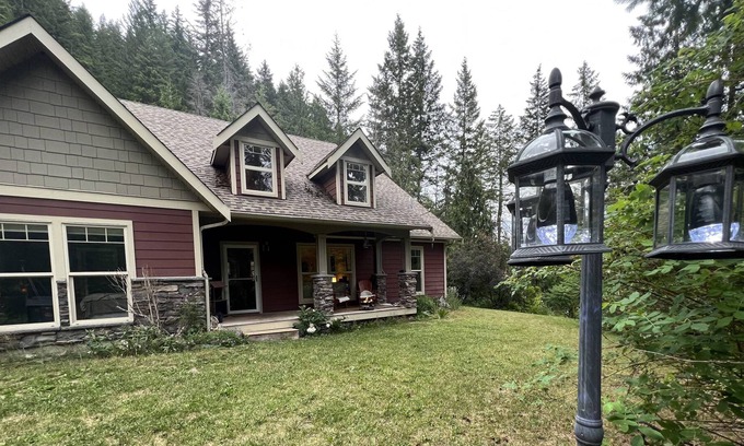 Tappen House | A river runs through it! House on acreage w/hot tub & firepit. Mins to the lake