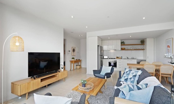Footscray Apartment | A River-side 2bdm Footscray Oasis + Parking