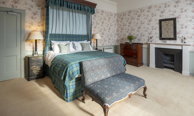 Lauder Apartment | A Romantic Scottish Castle retreat for two people