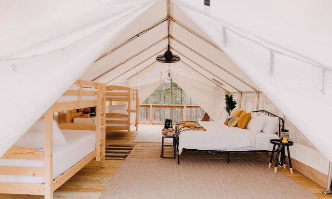 Silver Creek RV Rental | A secluded haven on 5,000 acres in NW Georgia, just 45 minutes from Atlanta and Chattanooga, and a quick 10-minute drive to downtown Rome. Explore private trails along the Etowah river, bask in wildlife, and gaze at mesmerizing stars. Your perfect es