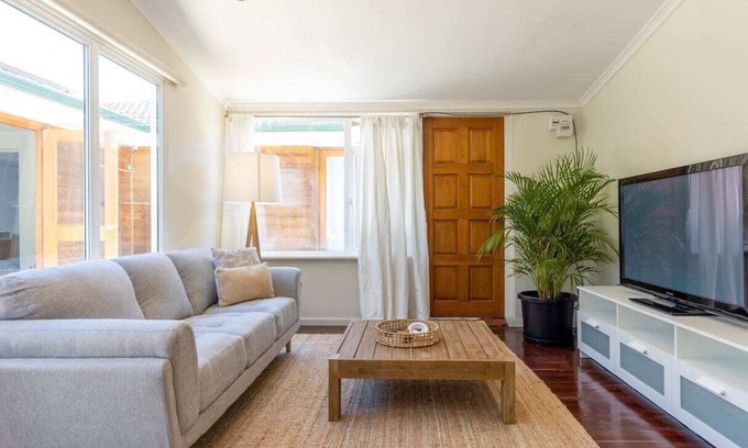 Kallaroo House | A short trip to the beach - Self Contained.