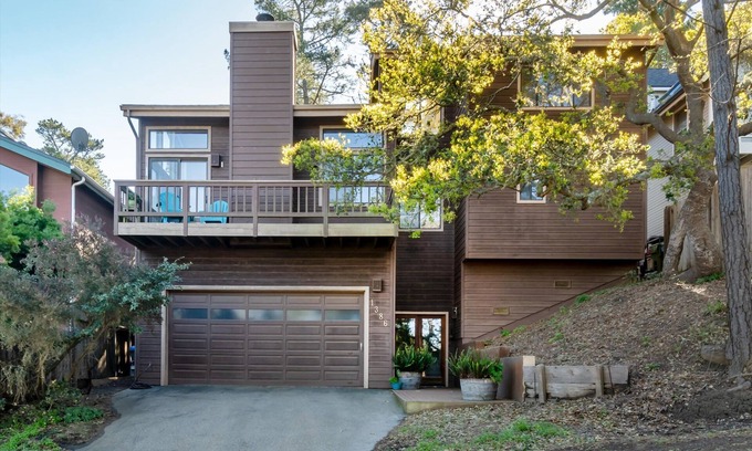 Lodge Hill House | A Skyhigh Retreat: 2 BR, 2 BA House in Cambria, Sleeps 4
