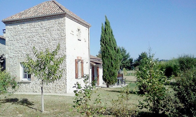 Grateloup-Saint-Gayrand Cottage | A small corner of tranquility with discreet charm