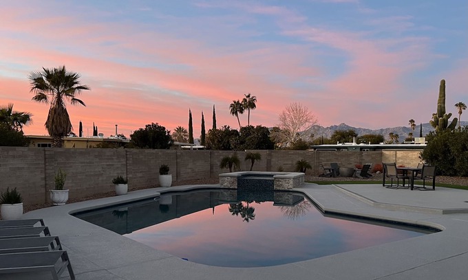 Hearthstone Hills House | A Sonoran desert getaway! Outdoor oasis! Dog friendly! Fully fenced backyard.