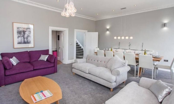 Bath House | A spacious and contemporary apartment for up to 16 in central Bath