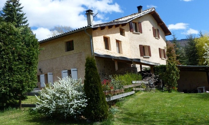 Venterol Bed & Breakfast | A spacious, bright room with access to the swimming pool in season