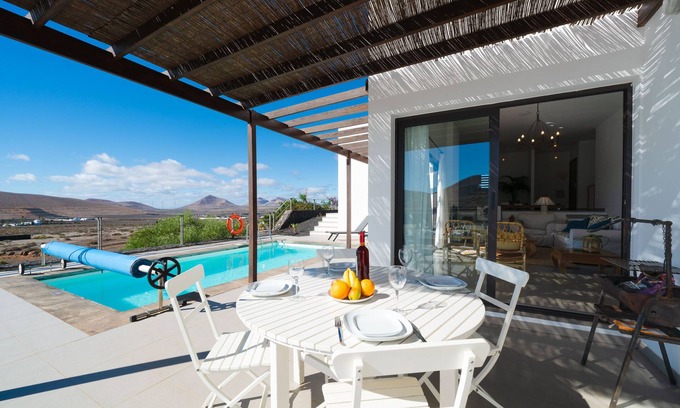 Nazaret Villa | A Special Offer Villa with pool of 150m2.