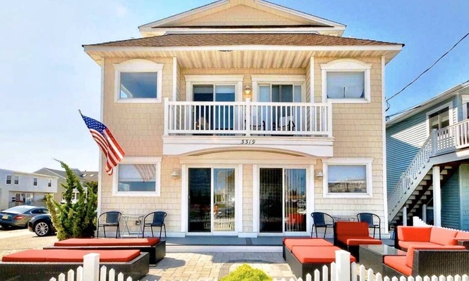 Brigantine Condo | ⭐️A Stones Throw 2 Beach & AC, Fireplace+ Outdoor Lounge great 4 small Families!