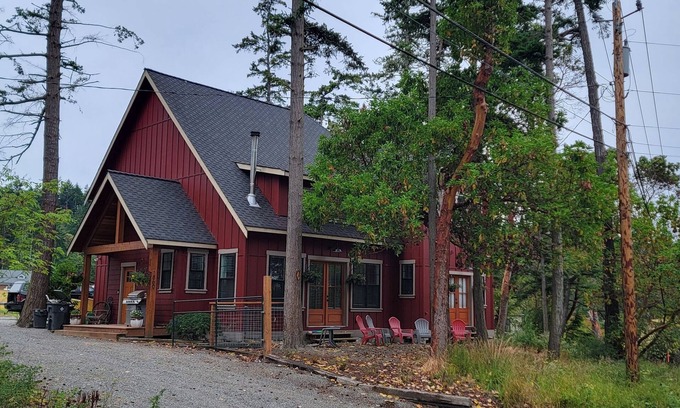 Coupeville Villa | A suite across the street from Penn Cove with peekaboo views.