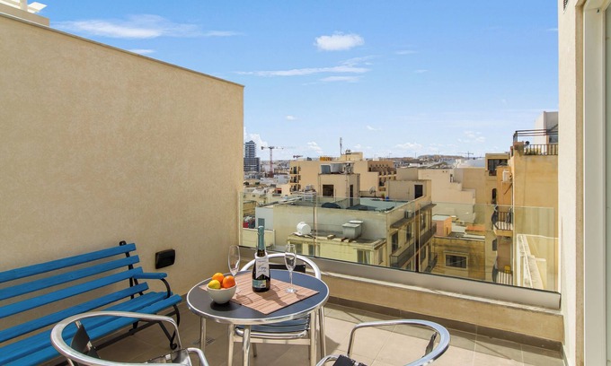 Sliema Apartment | A Sunny Penthouse Modern 2 bdr - Sliema, Tas Sliema, Malta