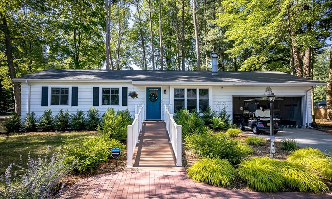 Pentwater House | A Sweet Retreat