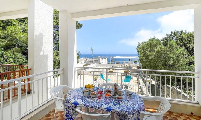 Castro House | A terraced house with sea view built in 1985 on the southern tip of the heel of Italy.