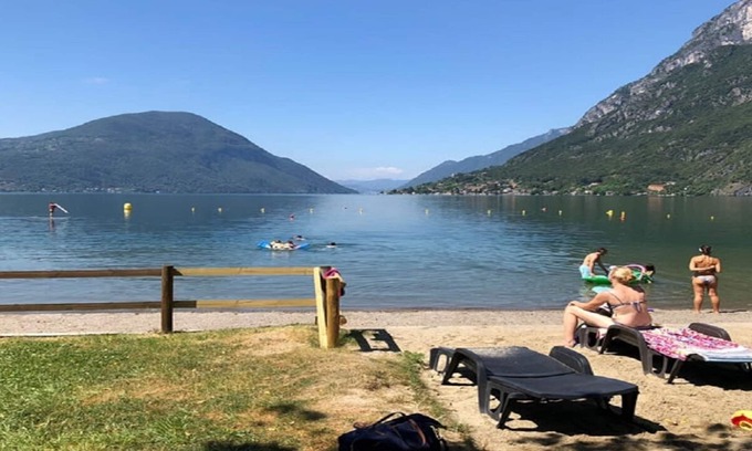 Fiumelatte Villa | A THREE-STORY VILLA OVERLOOKING THE VEZIO CASTLE &LAKE LUGANO,ITALIAN SIDE
