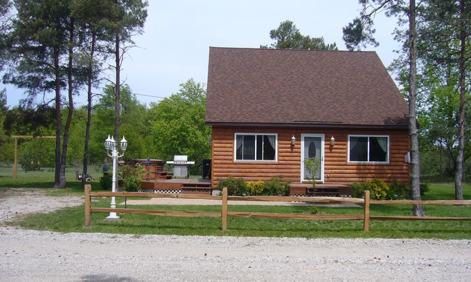 Thompsonville Cabin | A True Getaway, Peaceful-Relaxing, Hot Tub, 2 story, Fully Furnished