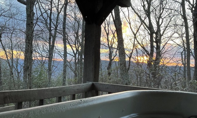 Piper Gap Cabin | A Unique Bed and Breakfast.Log Cabins, with Hot Tubs and Breakfast Delivered Each Morning :)